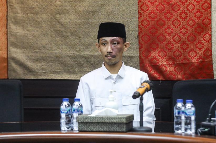 Ekspresi Anggota DPRD Jember Merokok-Main Game saat Rapat Disanksi Teguran Keras - Bagian 1