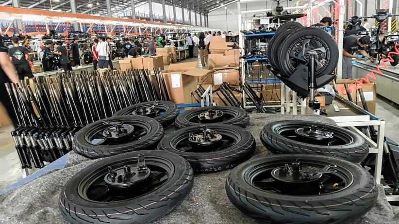 Melihat Proses Perakitan Sepeda dan Motor Listrik di Semarang - Bagian 3