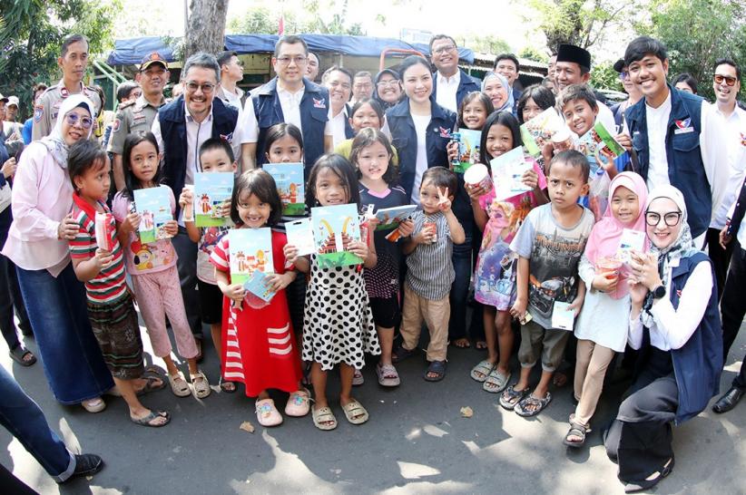 Momen Hary dan Angela Tanoesoedibjo Rayakan Iduladha bersama Warga Paseban - Bagian 7