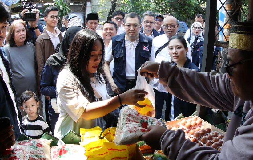Momen Hary dan Angela Tanoesoedibjo Rayakan Iduladha bersama Warga Paseban - Bagian 5