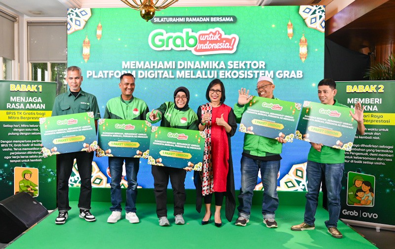 Ekspresi Bahagia Mitra Pengemudi Dapat Hadiah Umrah - Bagian 3