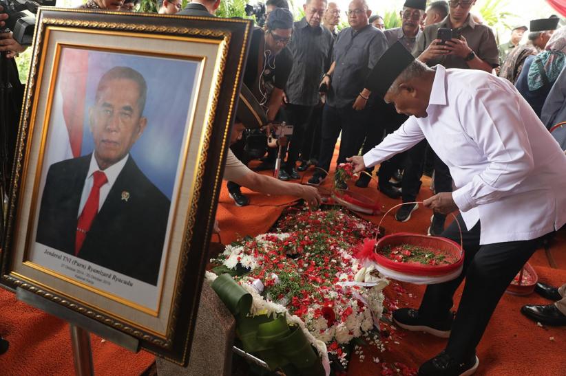 Suasana Pemakaman Ryamizard Ryacudu di TMP Kalibata - Bagian 1