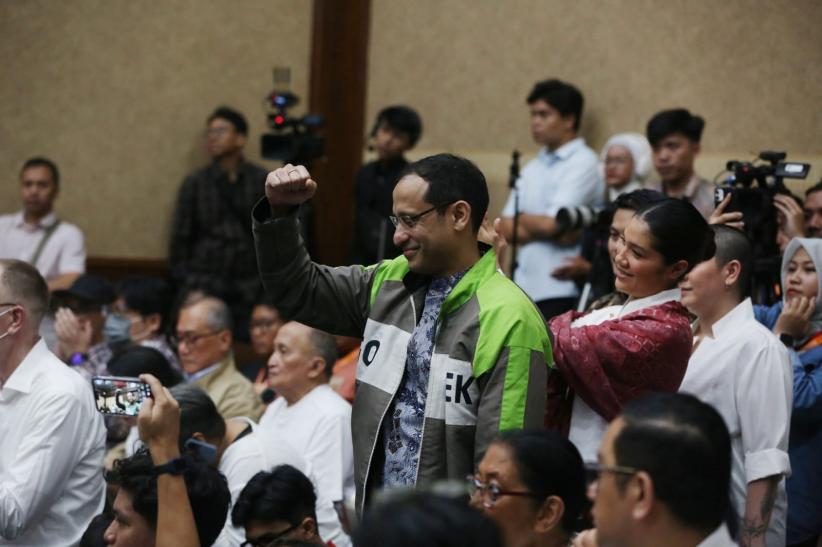 Momen Nadiem Pakai Jaket Ojol yang Diberikan Mulyono - Bagian 1
