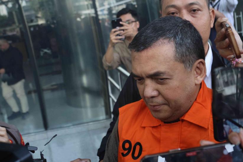 Penampakan Wamen Imipas Silmy Karim Ditahan KPK - Bagian 4