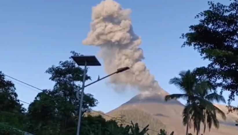 Gunung Lewotobi Laki-Laki NTT Erupsi, Semburkan Abu Vulkanik 1.100 Meter