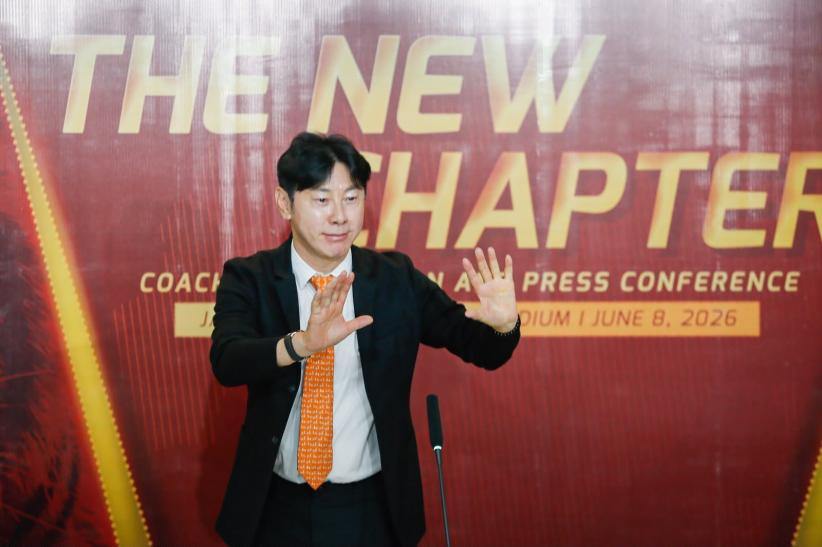 Ekspresi Shin Tae-yong Resmi Jadi Pelatih Persija Jakarta     - Bagian 2