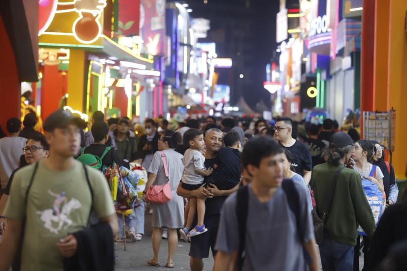 Ribuan Pengunjung Memadati Pembukaan Jakarta Fair 2026 - Bagian 2