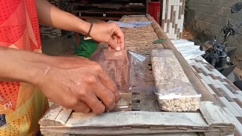 Harga Kedelai Naik, Perajin Tempe di Tangerang Terpaksa Perkecil Ukuran Produk