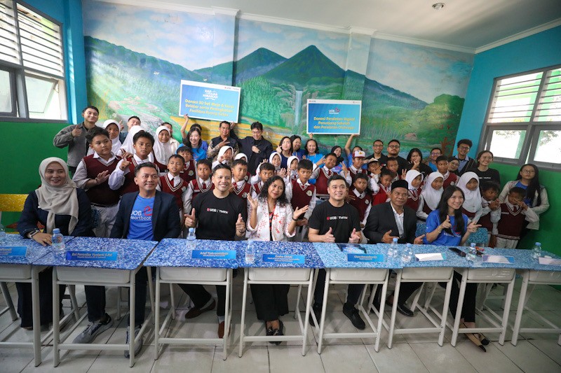Penyaluran Bantuan Fasilitas Sekolah dan Edukasi Keuangan - Bagian 3