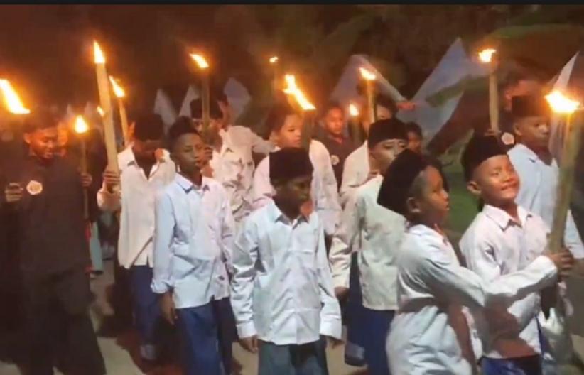 Sambut 1 Muharram 1448 H, Ribuan Warga Bangkalan Pawai Obor dan Lampion Raksasa