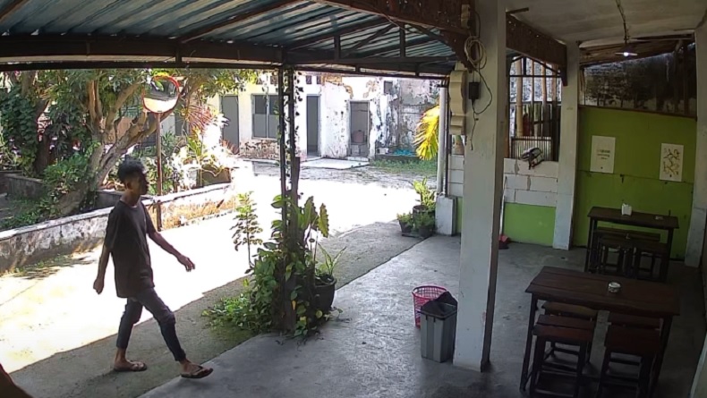 Kafe di Bangkalan Dibobol Maling Terekam CCTV, Pelaku Bawa Kabur Uang dan Tablet