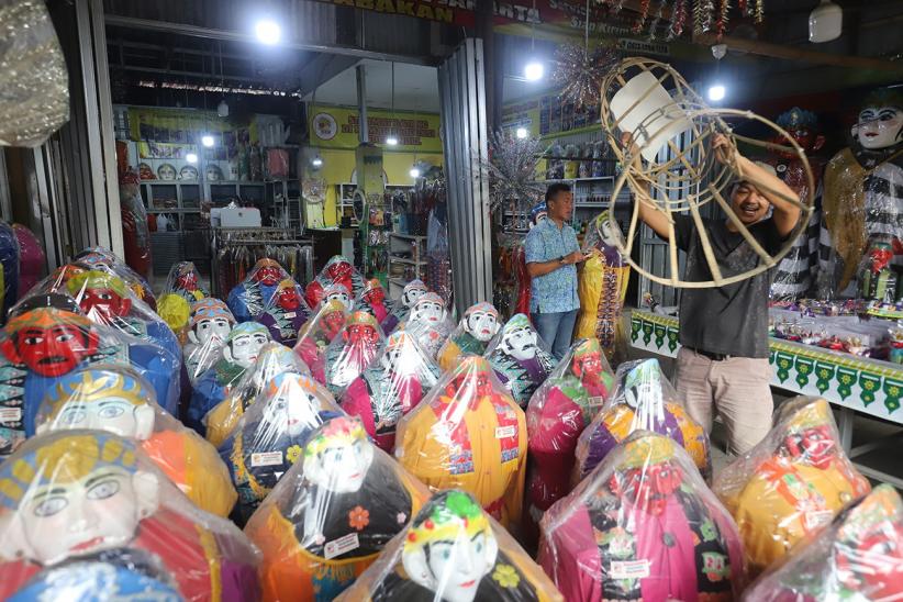 Jelang HUT ke-499 Jakarta, Perajin Ondel-Ondel Setu Babakan Kebanjiran Pesanan - Bagian 2