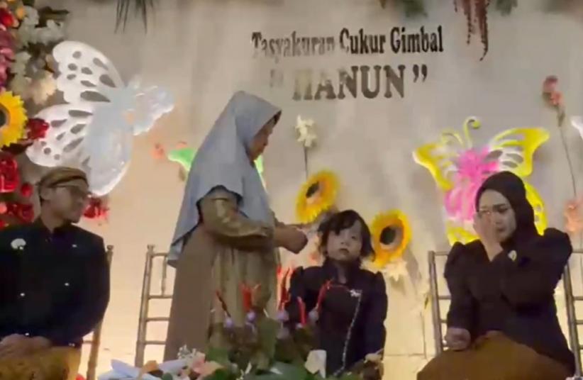 Unik! Sambut Tahun Baru Islam, Bocah Rambut Gimbal di Banjarnegara Diruwat