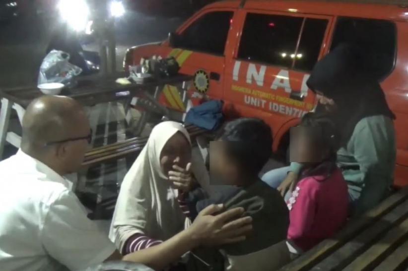 Pilu! 2 Bocah Kakak Adik di Sumedang Disiram Air Keras oleh OTK hingga Luka Permanen
