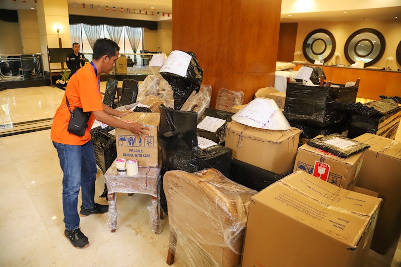 Barang-Barang Eks Hotel Sultan Mulai Direlokasi - Bagian 1