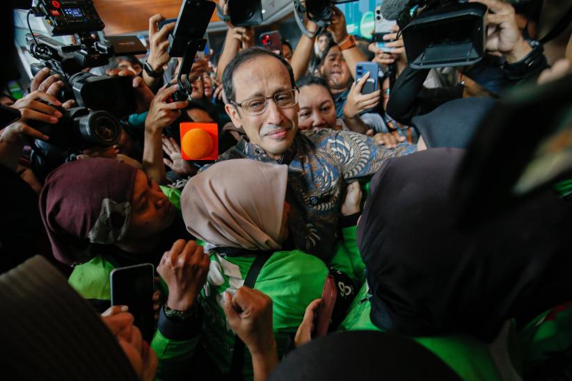 Nadiem Makarim Tiba di PN Jakpus, Langsung Disambut Pelukan Pengemudi Gojek - Bagian 2