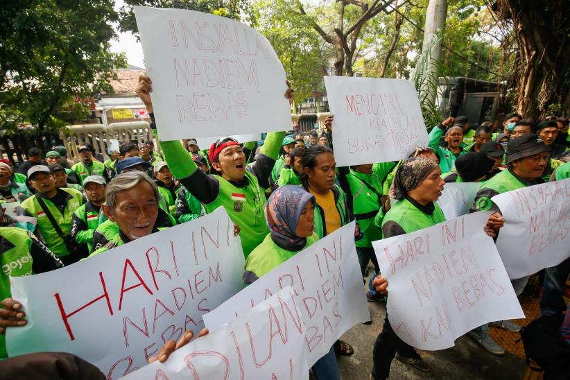 Puluhan Pengemudi Ojol Unjuk Rasa Minta Nadiem Makarim Dibebaskan    - Bagian 3