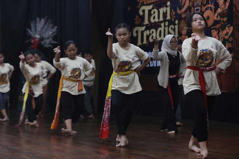 Potret Pelatihan Tari Tradisional di Tanah Abang - Bagian 1