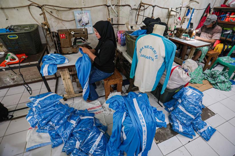 Jelang Tahun Ajaran Baru, Penjahit Banjir Orderan Seragam Sekolah - Bagian 1