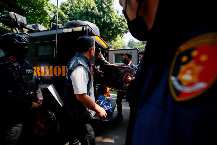 Koper Berisi Emas Batangan Dibawa ke Ditreskrimsus Polda Metro Jaya - Bagian 3
