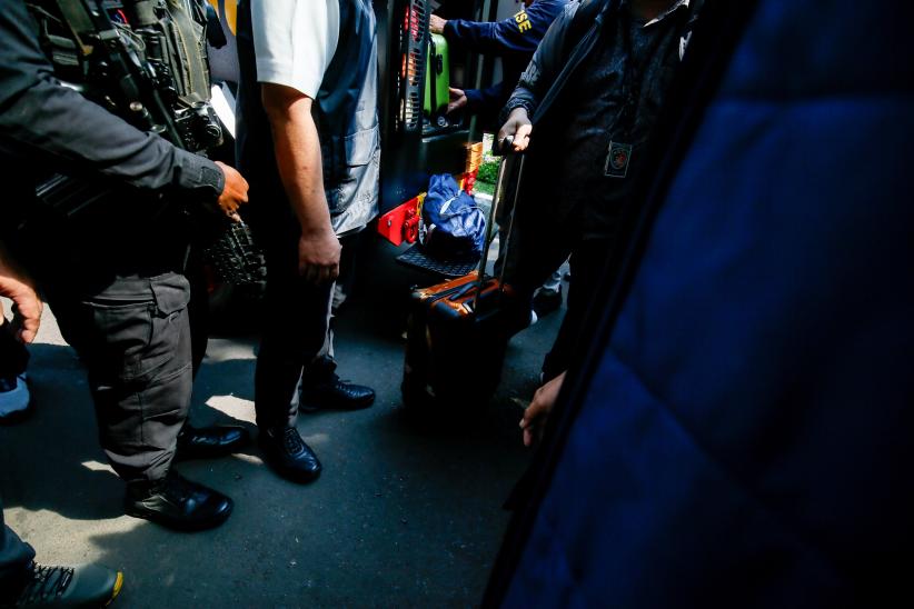 Koper Berisi Emas Batangan Dibawa ke Ditreskrimsus Polda Metro Jaya - Bagian 4