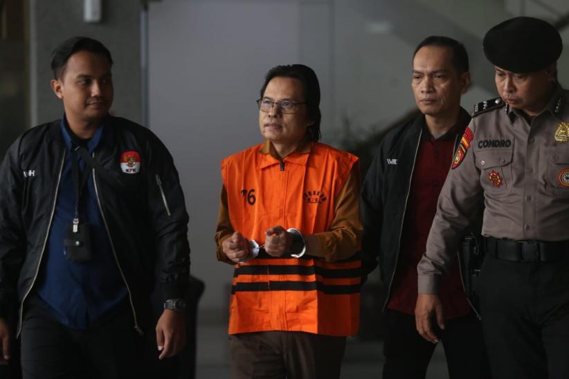 Penampakan Eks Sekjen MPR Ma'ruf Cahyono Ditahan KPK - Bagian 1