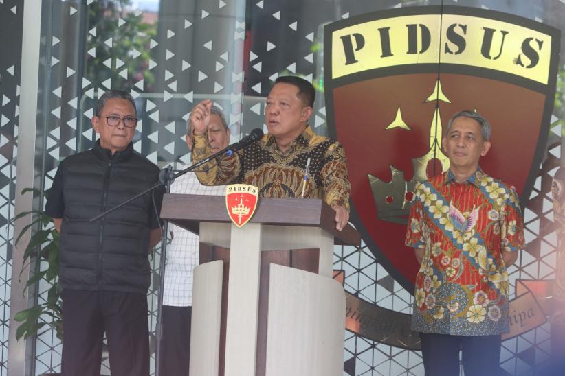 Jampidsus Febrie Adriansyah Bantah Isu Mundur, Tegaskan Tetap Fokus Berantas Korupsi - Bagian 2