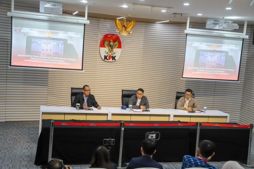 KPK Pamer Barbuk Hasil OTT Bupati Sukoharjo, Ada 2,5 Kg Emas Batangan    - Bagian 3