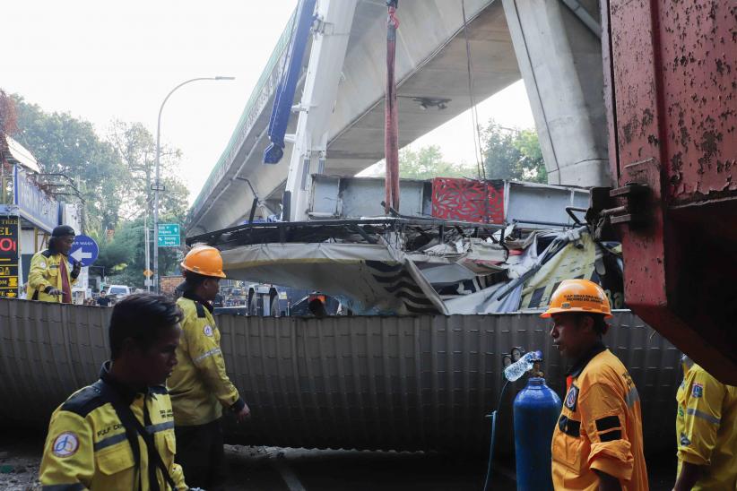 JPO Tendean Dibongkar Usai Ditabrak Truk Pengangkut Alat Berat - Bagian 3