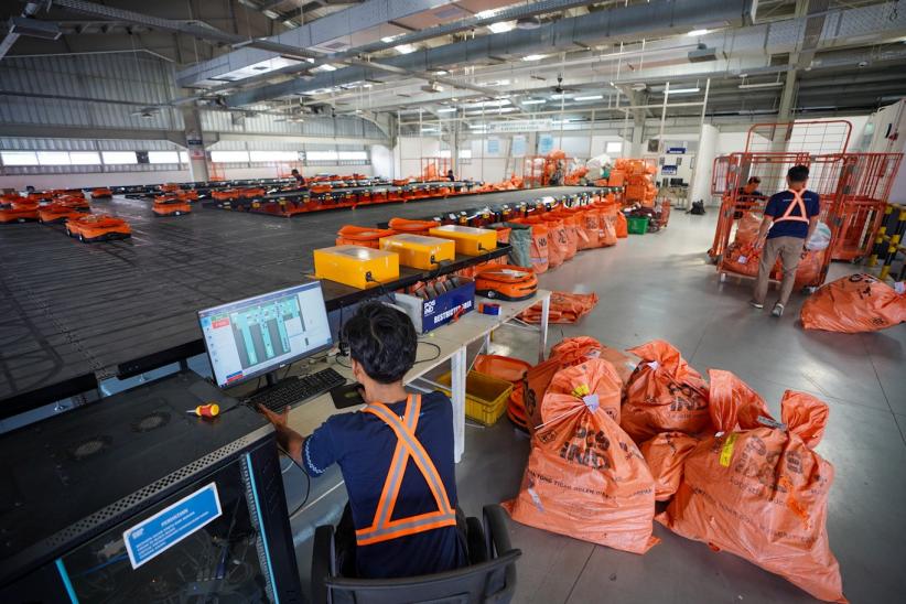 Potret Robot Pekerja Pos Indonesia yang Bikin Operasional Bisnis 30 Persen Lebih Efisien - Bagian 1