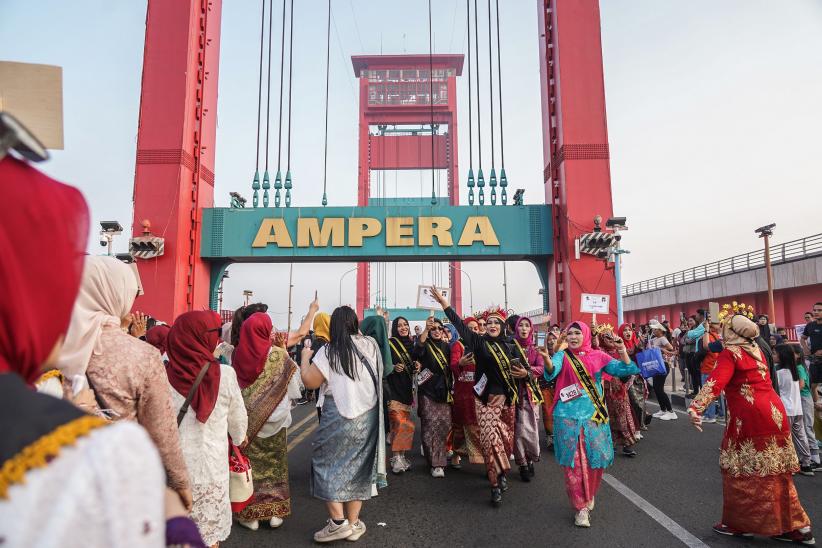 Ribuan Perempuan Ikuti Parade Kebaya Wastra Sumsel Pecahkan Rekor MURI - Bagian 2
