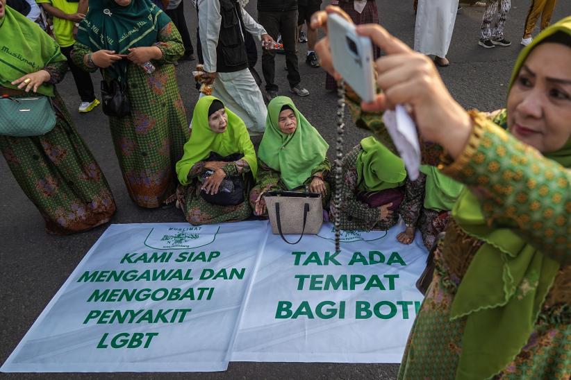 Aksi Ratusan Massa Tolak LGBT di Palembang - Bagian 2