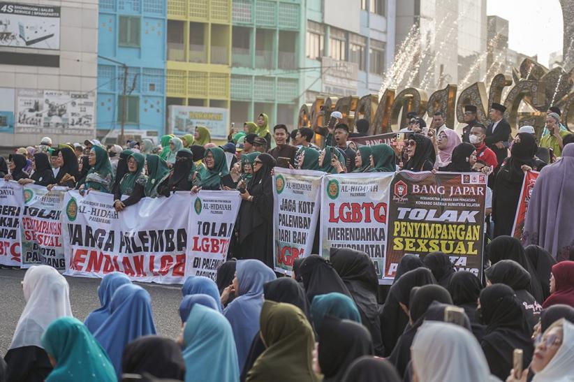 Aksi Ratusan Massa Tolak LGBT di Palembang - Bagian 3