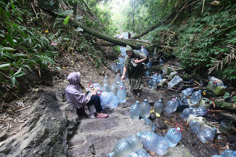 Perjuangan Warga Cilegon Jalan 1 Km ke Hutan Mencari Air Bersih - Bagian 2