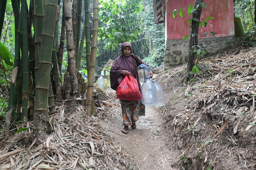 Perjuangan Warga Cilegon Jalan 1 Km ke Hutan Mencari Air Bersih - Bagian 4