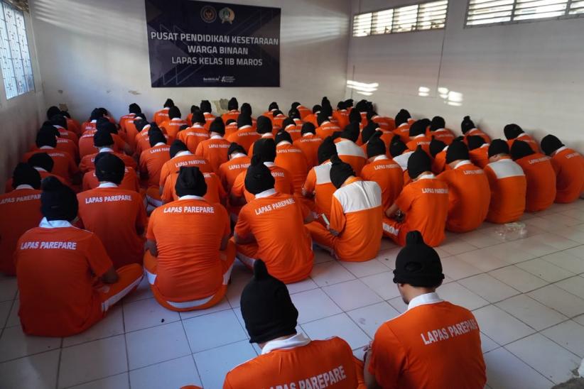 Penampakan 115 Narapidana Berisiko Tinggi Dipindah ke Nusakambangan, Mata Dilakban - Bagian 4
