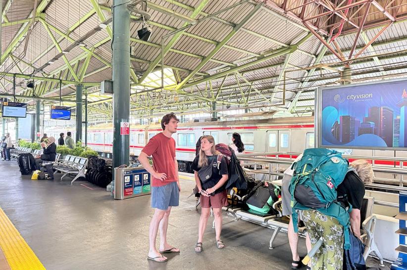 Perjalanan Wisman dengan Kereta Api Kian Menyebar ke Daerah, 106 Ribu Penumpang Berangkat dari Stasiun Regional - Bagian 1
