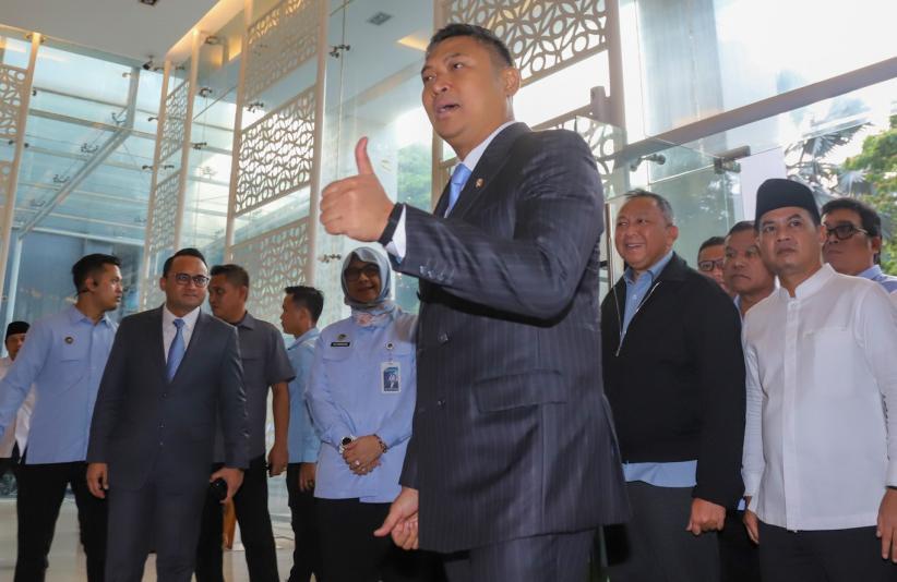 Sudaryono Tiba di Kantor BGN usai Dilantik Presiden Prabowo - Bagian 1