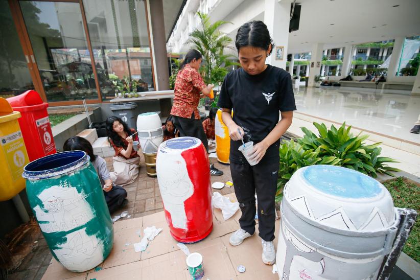 Siswa SMA Sulap Barang Bekas Jadi Alat Musik - Bagian 4