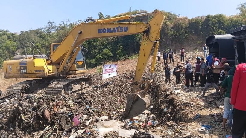 Ditresnarkoba Polda Jateng Musnahkan Ribuan Miras dan Narkoba di TPA Jatibarang - Bagian 2