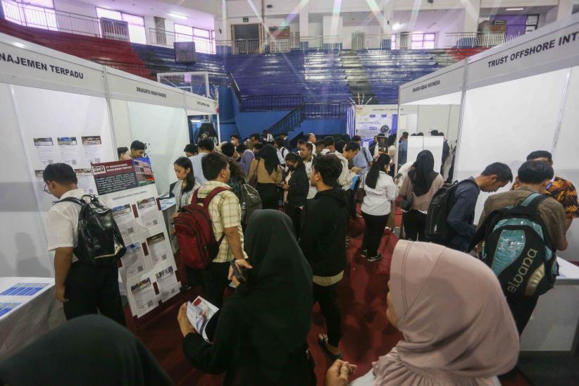 Ribuan Pencari Kerja Padati Jakarta Timur Career Fest 2026 - Bagian 4