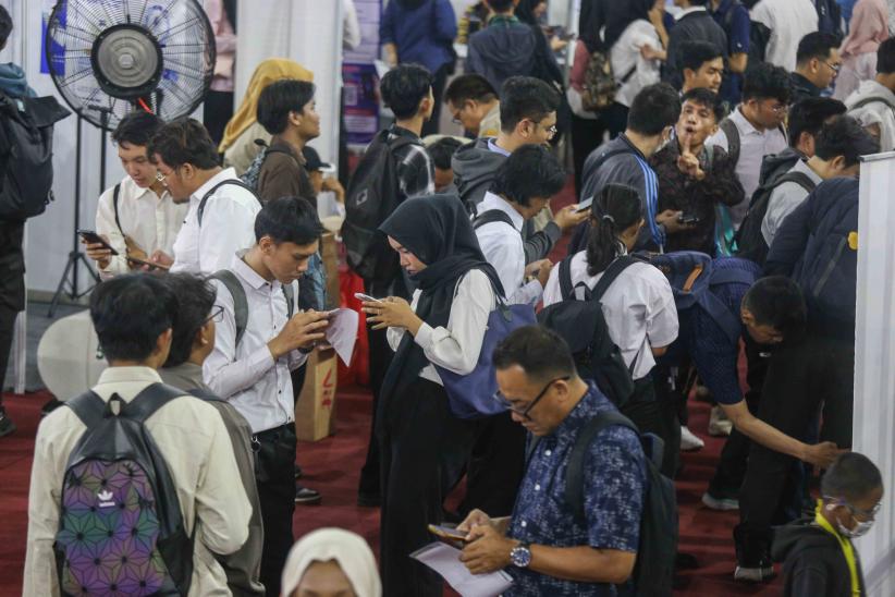 Ribuan Pencari Kerja Padati Jakarta Timur Career Fest 2026 - Bagian 1