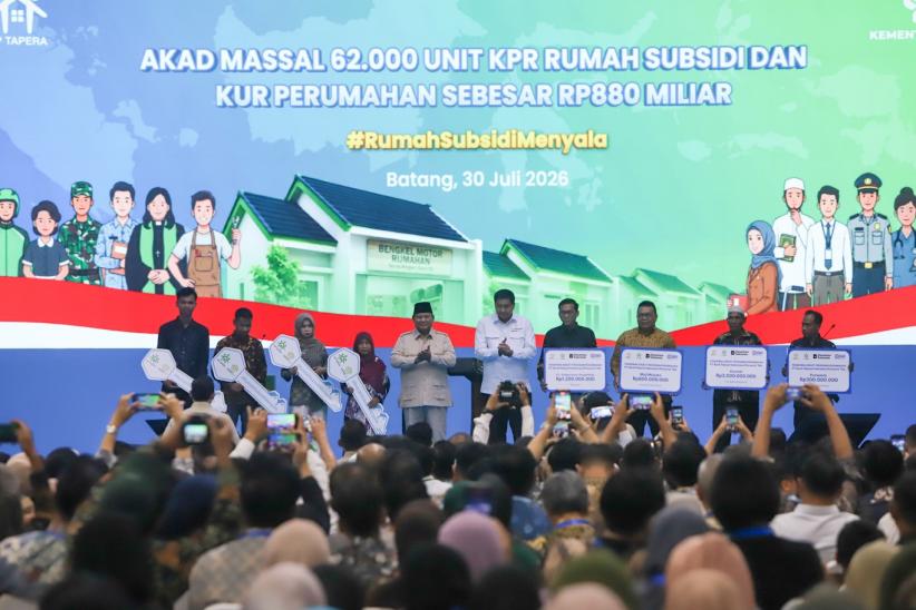 Presiden Prabowo Saksikan Akad Massal 62.000 Debitur KPR di Batang - Bagian 3