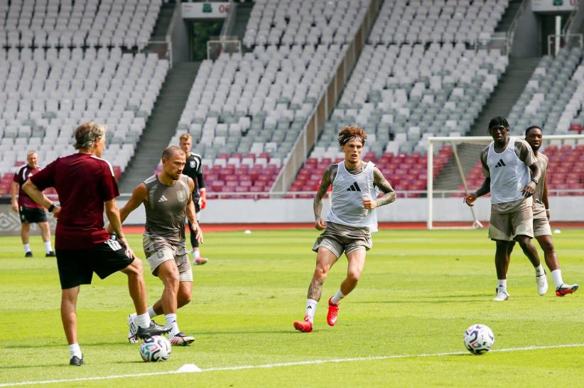 Aston Villa Jajal Rumput GBK Jelang Hadapi Indonesia All Star - Bagian 2