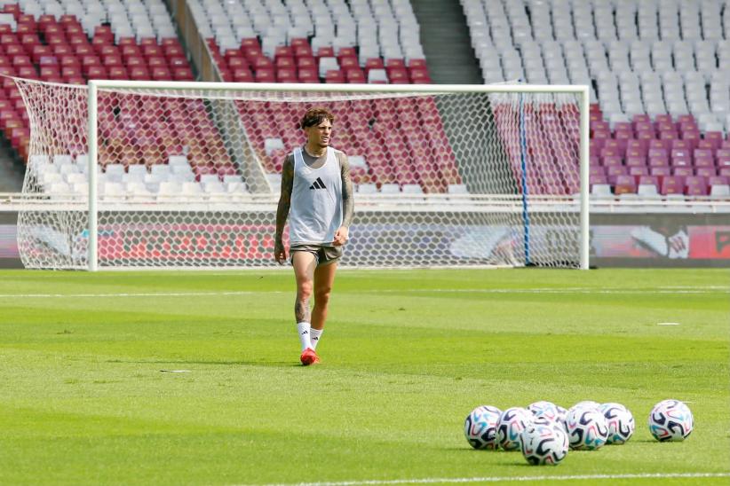 Aston Villa Jajal Rumput GBK Jelang Hadapi Indonesia All Star - Bagian 3