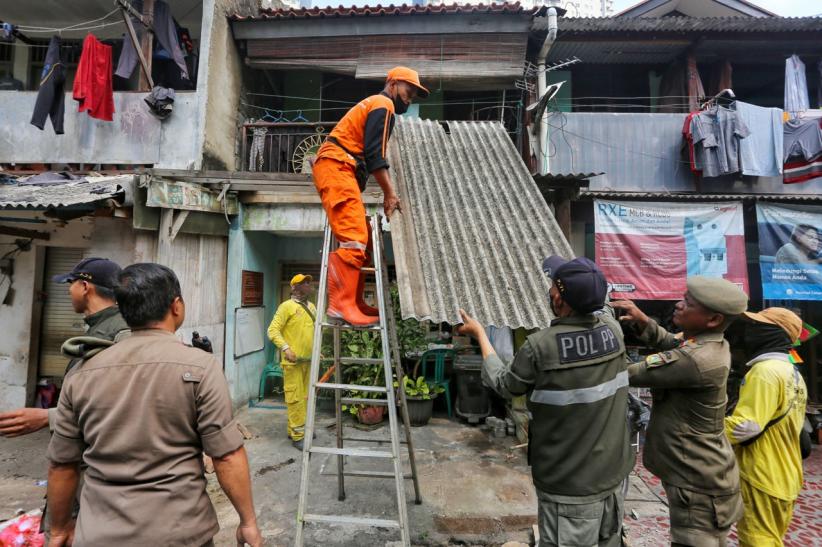 95 Bangunan Liar di Karet Tengsin Dibongkar Petugas Gabungan - Bagian 5