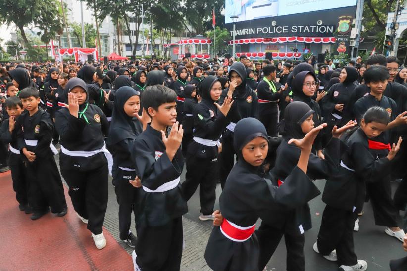 6.000 Pesilat Ikut Flash Mob Pencak Silat di Bundaran HI - Bagian 2