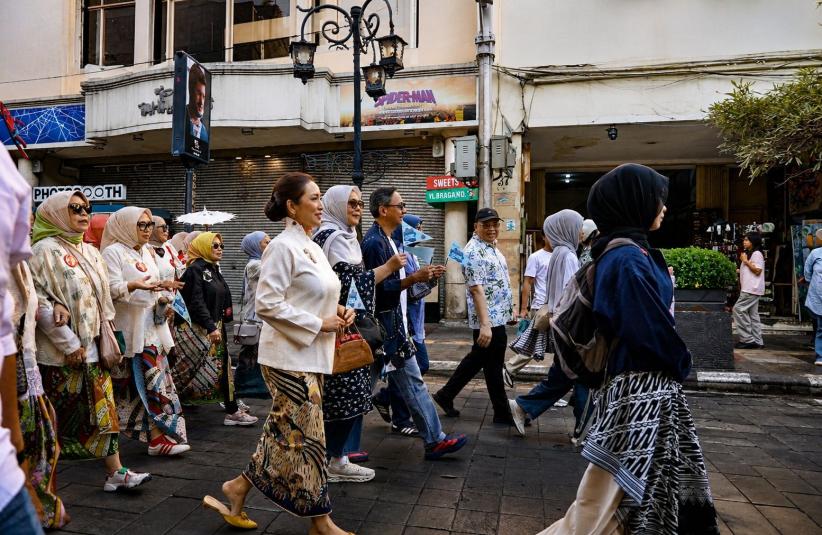 Batik Walk Buka Rangkaian Jambore Batik Jawa Barat 2026 di Bandung - Bagian 1