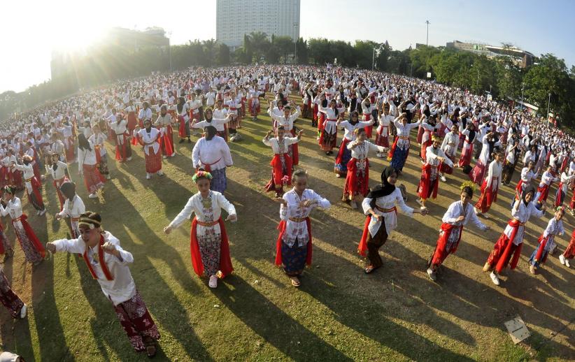 25.000 Penari Pecahkan Rekor Menari Dug Dug Der Semarangan  - Bagian 5