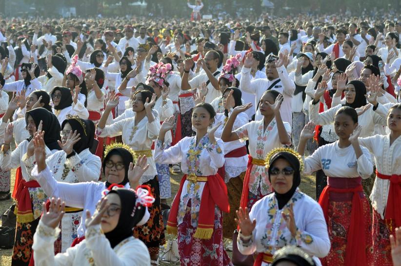 25.000 Penari Pecahkan Rekor Menari Dug Dug Der Semarangan  - Bagian 3